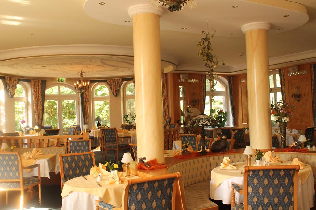Hotel Und Restaurant Waldschloesschen Crivitz ภายนอก รูปภาพ