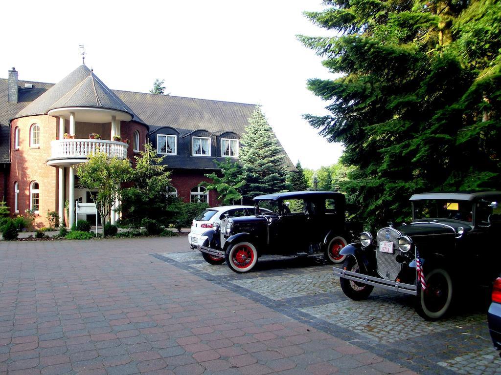 Hotel Und Restaurant Waldschloesschen Crivitz ภายนอก รูปภาพ