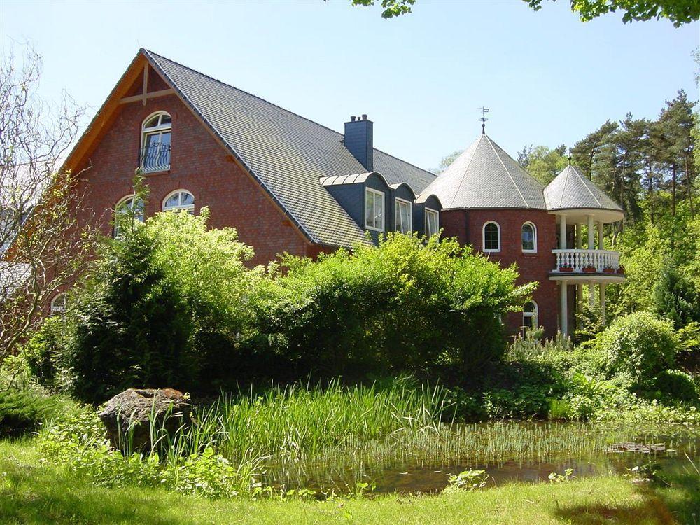 Hotel Und Restaurant Waldschloesschen Crivitz ภายนอก รูปภาพ
