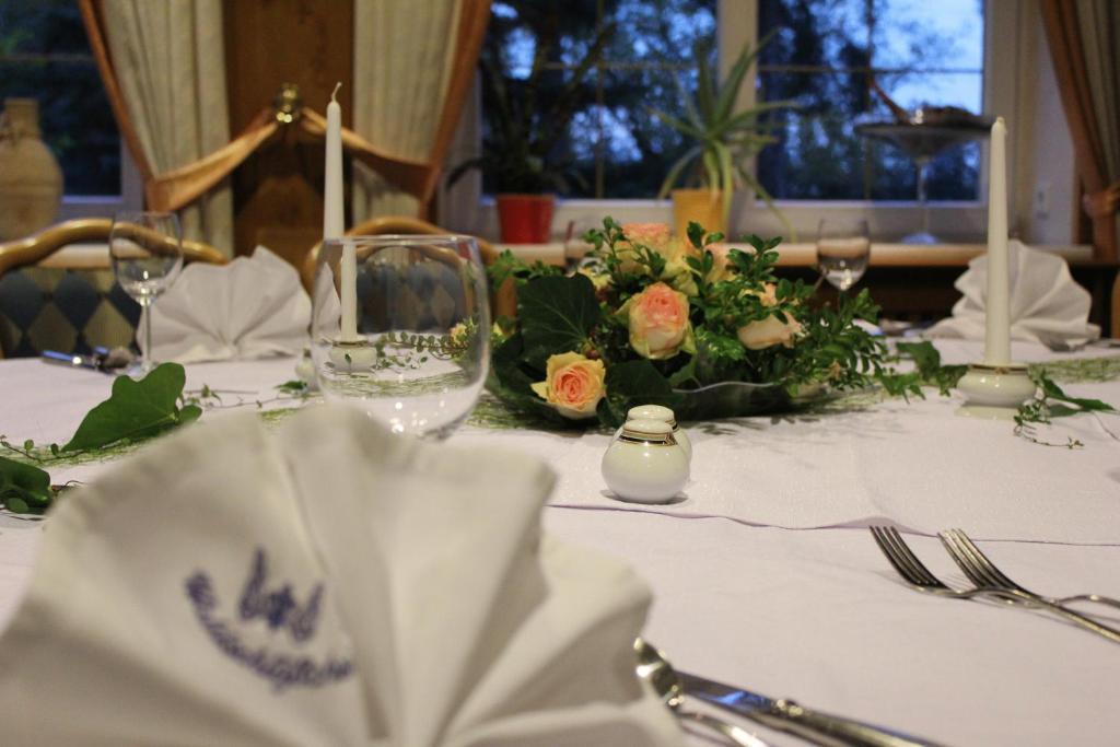 Hotel Und Restaurant Waldschloesschen Crivitz ภายนอก รูปภาพ