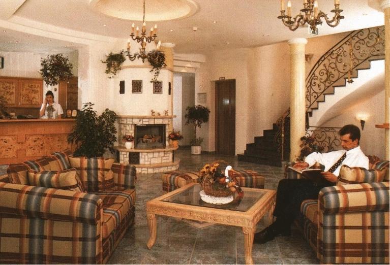 Hotel Und Restaurant Waldschloesschen Crivitz ภายนอก รูปภาพ